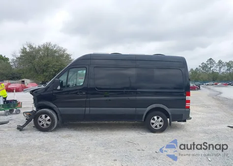 2017 Mercedes-Benz Sprinter 2500 Standard Roof V6 z USA, uszkodzony, nr VIN WD3PE7CD3HP520388